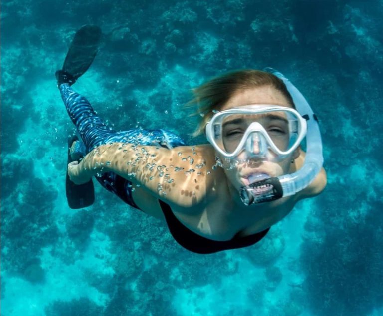How to snorkel underwater?