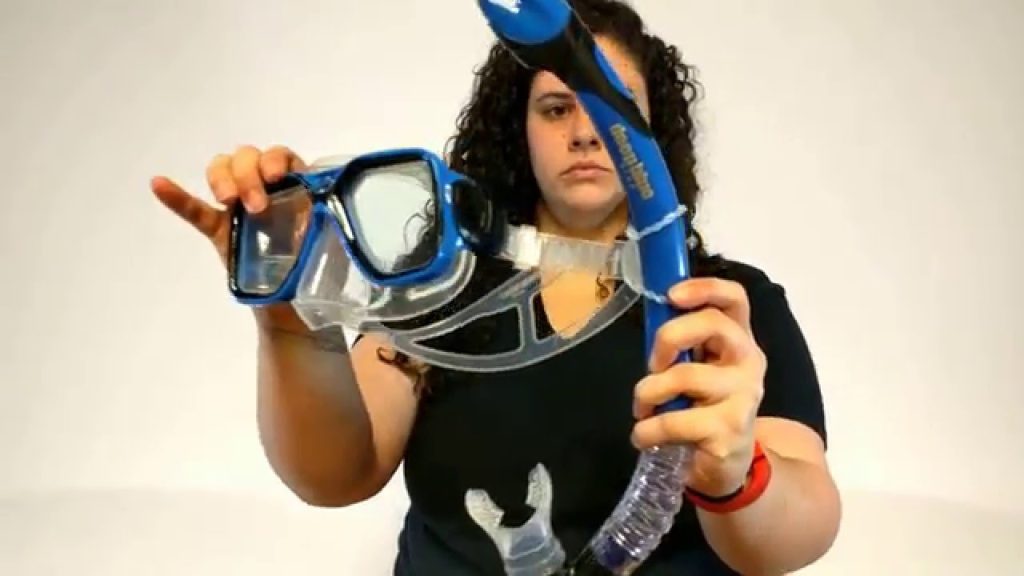 basic principle of how to use a snorkel mask is the same. Selecting a well-fitting mask and adjusting the straps for a secure fit is important.